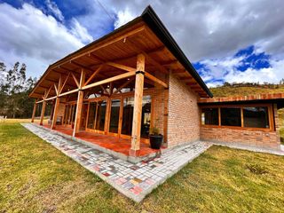 Foto 20 de En Venta Quinta con Terreno Amplio en la Autopista Azogues Cuenca