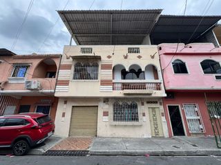 Foto 1 de VENTA DE AMPLIA CASA EN AV. DOMINGO COMÍN – SUR DE GUAYAQUIL