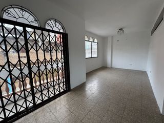 Foto 4 de VENTA DE AMPLIA CASA EN AV. DOMINGO COMÍN – SUR DE GUAYAQUIL