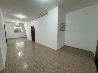 Foto 8 de VENTA DE AMPLIA CASA EN AV. DOMINGO COMÍN – SUR DE GUAYAQUIL