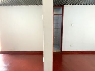Foto 10 de Venta De Hermosa Casa De 3 Pisos Ubicada En La Mejor Zona Del Rimac, En La Av La Capilla.