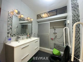 Foto 16 de Venta De Hermosa Casa De 3 Pisos Ubicada En La Mejor Zona Del Rimac, En La Av La Capilla.