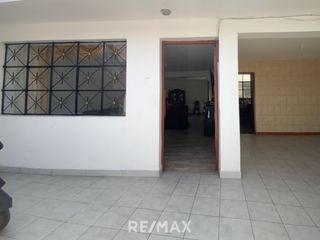 Foto 22 de Venta De Hermosa Casa De 3 Pisos Ubicada En La Mejor Zona Del Rimac, En La Av La Capilla.