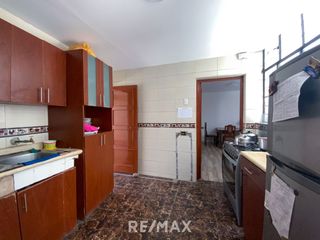 Foto 27 de Venta De Hermosa Casa De 3 Pisos Ubicada En La Mejor Zona Del Rimac, En La Av La Capilla.