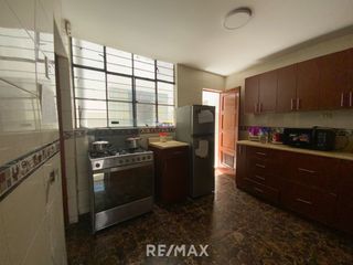 Foto 30 de Venta De Hermosa Casa De 3 Pisos Ubicada En La Mejor Zona Del Rimac, En La Av La Capilla.