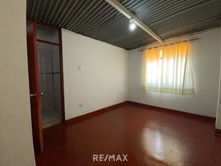 Foto 36 de Venta De Hermosa Casa De 3 Pisos Ubicada En La Mejor Zona Del Rimac, En La Av La Capilla.
