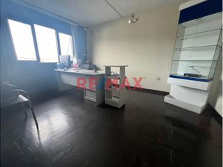 Foto 5 de Alquilo Casa De Dos Pisos Adaptada Para Empresa En Av. Ricardo Palma A.T 194.70 M2 Y A.C 289.40 M2