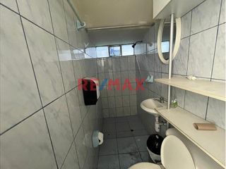 Foto 12 de Alquilo Casa De Dos Pisos Adaptada Para Empresa En Av. Ricardo Palma A.T 194.70 M2 Y A.C 289.40 M2