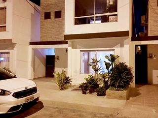 Foto 1 de Salinas - La Milina, casa en urbanización con acceso al mar, con 3 habitaciones