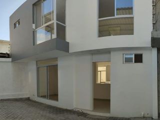 Foto 1 de casa de venta en manta zona norte RH