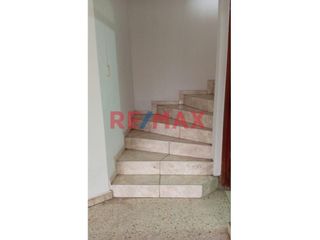Foto 11 de Alquilo Casa En Esquina Ubicada En Urb San Isidro, Para Empresa O Uso Familiar At 152.54M2 Muy Cerca De La Reniec