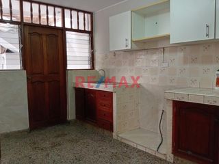 Foto 12 de Alquilo Casa En Esquina Ubicada En Urb San Isidro, Para Empresa O Uso Familiar At 152.54M2 Muy Cerca De La Reniec