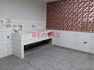 Foto 15 de Alquilo Casa En Esquina Ubicada En Urb San Isidro, Para Empresa O Uso Familiar At 152.54M2 Muy Cerca De La Reniec