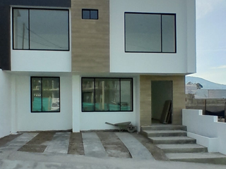 Foto 1 de CASAS DE 125 M2 DE VENTA EN YARUQUI DENTRO DE URBANIZACION PRIVADA