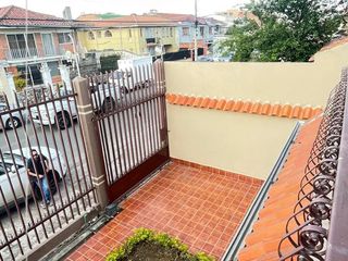 Foto 1 de RENTO CASA IDEAL PARA INSTITUTO SECTOR AV. LOJA