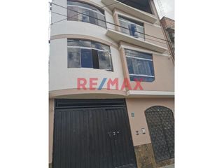 Foto 1 de Casa En Alquiler Adaptada Para Vivienda Empresa U Oficina
