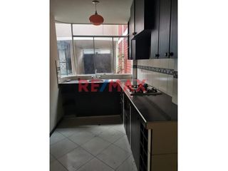 Foto 11 de Casa En Alquiler Adaptada Para Vivienda Empresa U Oficina