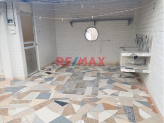 Foto 15 de Casa En Alquiler Adaptada Para Vivienda Empresa U Oficina