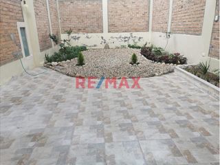 Foto 16 de Casa En Alquiler Adaptada Para Vivienda Empresa U Oficina