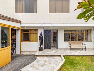 Foto 2 de La Nueva Sede de Tu Empresa Está Aquí 🏢✨ VENTA DE CASA EN MAGDALENA DEL MAR – IDEAL PARA EMPRESAS