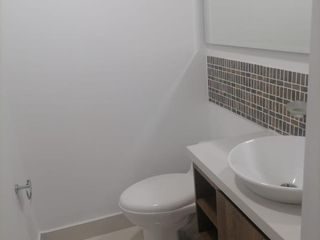 Foto 7 de CIUDAD JARDIN VENDO HERMOSO APTO COMO NUEVO 2 PISO,  RENTANDO