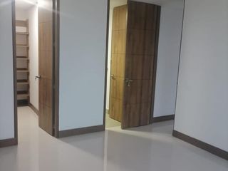 Foto 14 de CIUDAD JARDIN VENDO HERMOSO APTO COMO NUEVO 2 PISO,  RENTANDO