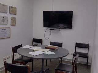 Foto 3 de ¡Oportunidad Única! Oficina/Consultorio en Edificio Empresarial Moderno