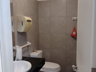 Foto 8 de ¡Oportunidad Única! Oficina/Consultorio en Edificio Empresarial Moderno