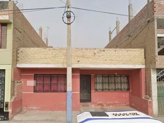 Foto 1 de VENTA DE CASA COMO TERRENO  EN ANCON , A DOS CUADRAS DE LA PANAMERICANA NORTE