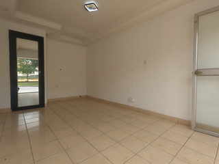 Foto 3 de Oportunidad - Excelente local comercial en la NNUU