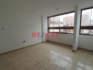 Foto 1 de Alquilo Departamento En 2Do Piso A Una Cuadra Av Metropolitana I Y AV NICOLAS DE PIEROLA. (R.SANCHEZ)