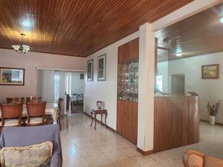 Foto 1 de Carlos Julio Arosemena, Venta de casa 4 dormitorios con buen garaje