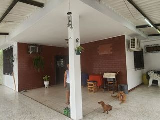 Foto 3 de Carlos Julio Arosemena, Venta de casa 4 dormitorios con buen garaje
