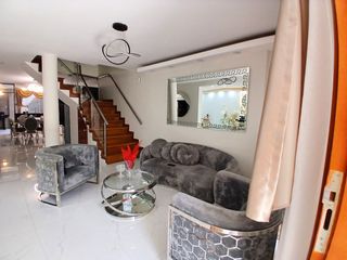 Foto 3 de 👨‍👩‍👧‍👦 VENDO MODERNA Y ELEGANTE CASA DE 3 PISOS + AZOTEA EN SAN LUIS