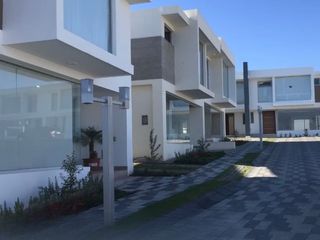 Foto 1 de VENTA CASA TUMBACO SECTOR LA CERÁMICA CONJUNTO PROVENZA, calle Área: C: .349.51m2 T: 349m2 PRECIO 