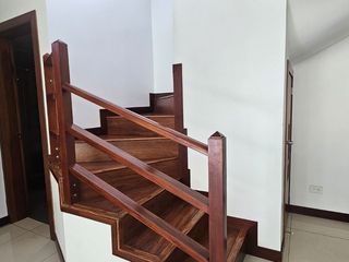 Foto 3 de Se Vende Casa de 2 Plantas de 3 Dormitorios de 125m2 con Estudio  en el Pinar Alto Dentro de Conjunto