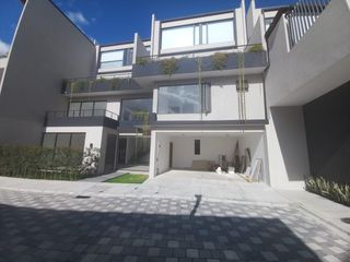 Foto 1 de VENTA CASA A ESTRENAR SECTOR  NAYON A 7 MINUTOS DE CUMBAYA