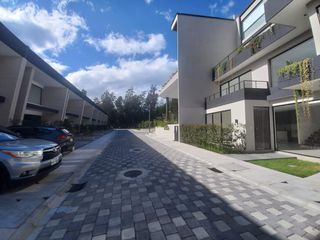 Foto 38 de VENTA CASA A ESTRENAR SECTOR  NAYON A 7 MINUTOS DE CUMBAYA