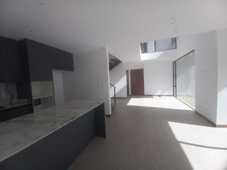 Foto 3 de VENTA CASA A ESTRENAR SECTOR  NAYON A 7 MINUTOS DE CUMBAYA