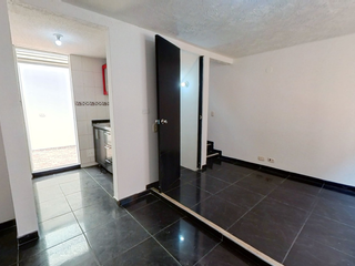 Foto 4 de SE VENDE CASA EN MADRID