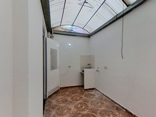 Foto 8 de SE VENDE CASA EN MADRID