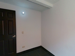 Foto 10 de SE VENDE CASA EN MADRID