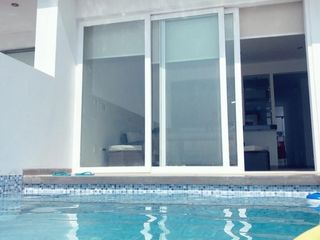 Foto 3 de Vendo casa de playa con piscina, amoblada en 2da. fila, condominio Neptuno, Cerro Azul, Cañete, km 129.90