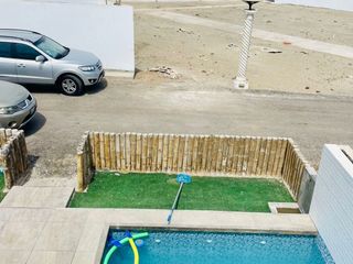 Foto 2 de Vendo casa de playa con piscina, amoblada en 2da. fila, condominio Neptuno, Cerro Azul, Cañete, km 129.90