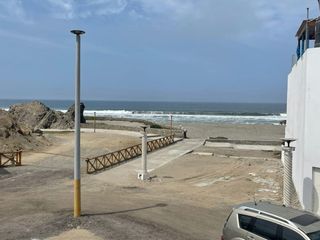 Foto 4 de Vendo casa de playa con piscina, amoblada en 2da. fila, condominio Neptuno, Cerro Azul, Cañete, km 129.90