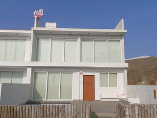 Foto 7 de Vendo casa de playa con piscina, amoblada en 2da. fila, condominio Neptuno, Cerro Azul, Cañete, km 129.90