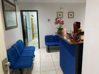 Foto 1 de Venta consultorio médico UDIMEF  2 Características:   Planta Bajas  3 consultorios 2 Baños  Área de recepción  Salita de espera  Área útil 59.70m2 Áre