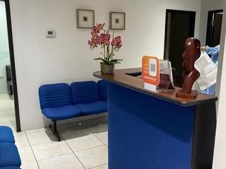 Foto 5 de Venta consultorio médico UDIMEF  2 Características:   Planta Bajas  3 consultorios 2 Baños  Área de recepción  Salita de espera  Área útil 59.70m2 Áre