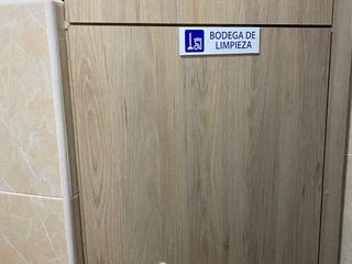 Foto 6 de Venta consultorio médico UDIMEF  2 Características:   Planta Bajas  3 consultorios 2 Baños  Área de recepción  Salita de espera  Área útil 59.70m2 Áre
