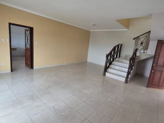 Foto 3 de Departamento  en Alquiler en los Ceibos, 4 Habitaciones, 3 Baños, Balcón, Parqueos, Seguridad,  Norte de Guayaquil.